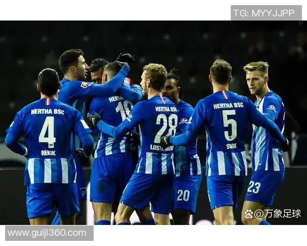 足球场上的默契瞬间 众星同笑传递友谊与荣耀